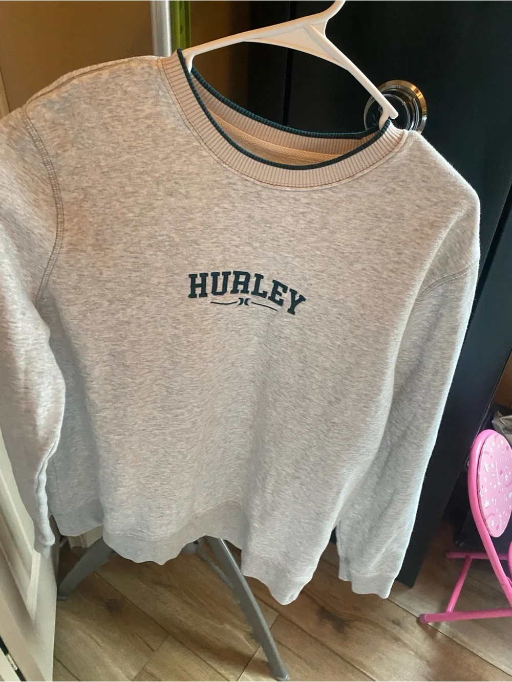 Hurley Men’s Embroidered Green thread Light Gray Crewneck Sweatshirt